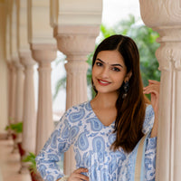 Women Block Printed Kurta and Pant Set With Dupatta in Traditional design