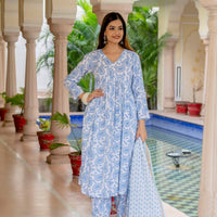 Women Block Printed Kurta and Pant Set With Dupatta in Traditional design