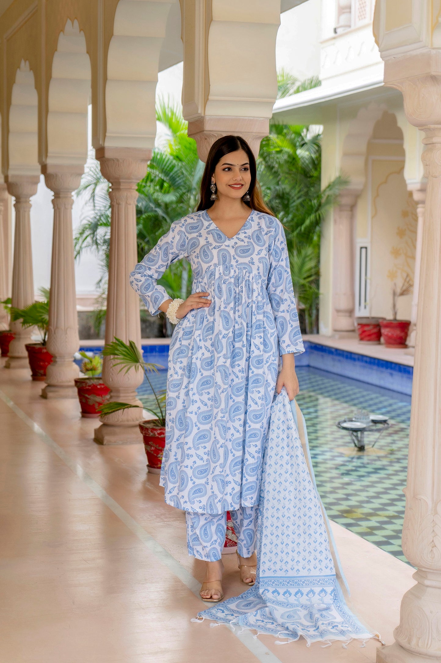 Women Block Printed Kurta and Pant Set With Dupatta in Traditional design